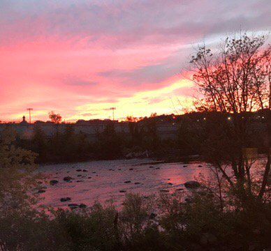 TheFoundryNH's tweet photo. 🙌🏽 Gorgeous! #riversidedining #dinnerwithaview @TheFoundryNH https://t.co/WVO2ED100d