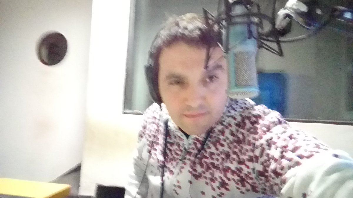 la_retrochimba's tweet photo. Las noches de radio con @Gaby_Palavecino y @la_retrochimba https://t.co/8yVTXxsGLK