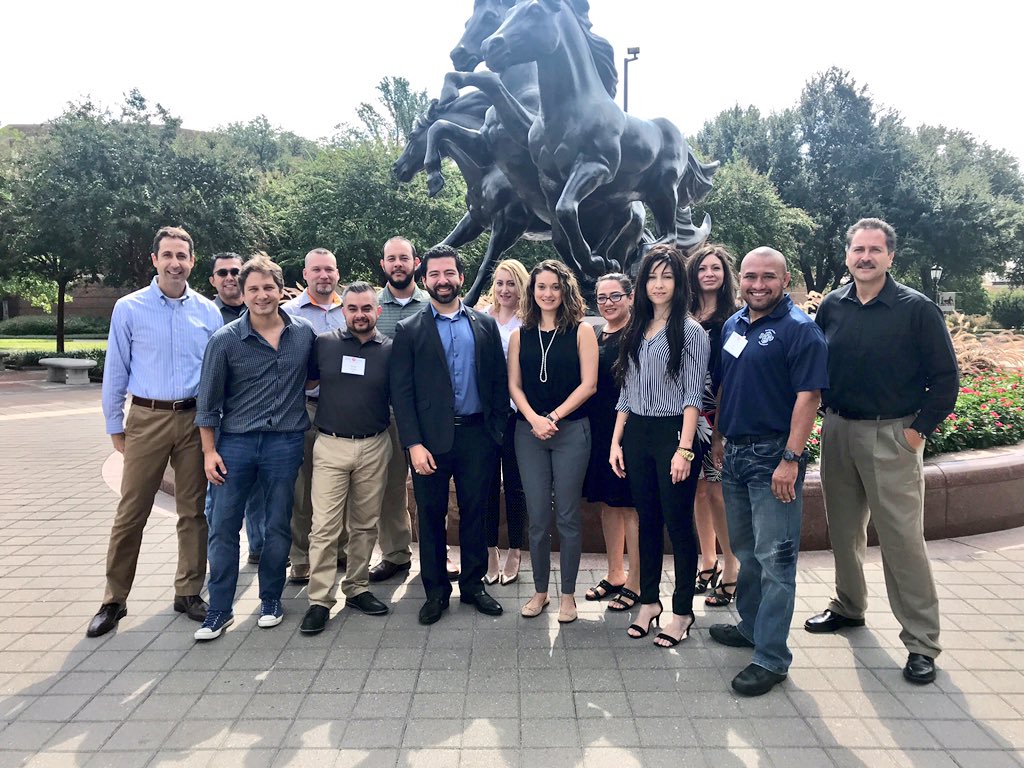 AnaiRodriguezz's tweet photo. @OnStageKimberly Thank u @DrEstebanLopez &amp; @OnStageKimberly for sharing your wisdom &amp; supporting our Rising #Latino Leaders #SMUCoxLLI @SMUCoxExecEd @smucox https://t.co/KVK1XD2ndu