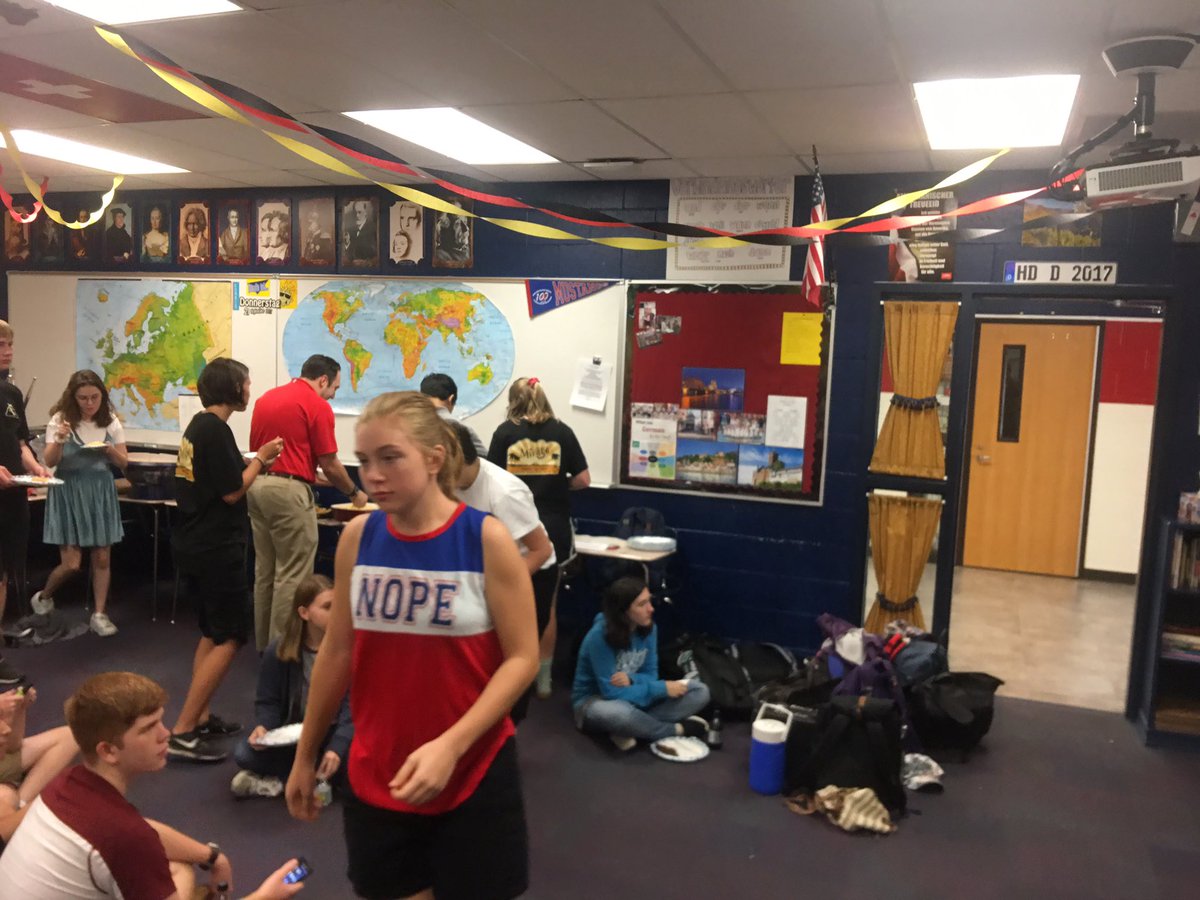 ghs_german's tweet photo. #oktoberfest2017 was amazing! Thanks to everyone who came! https://t.co/tPRxtGABRD