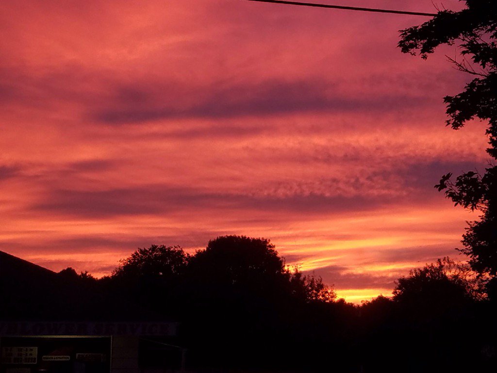 LivenNewEngland's tweet photo. Sunset in Massachusetts. All I can say is...ahh https://t.co/OMlFv2vBLT