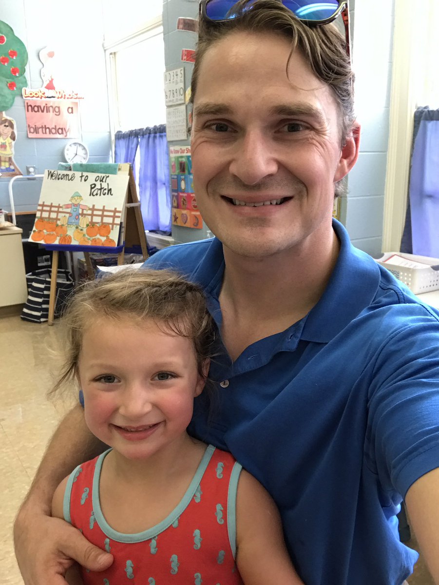 LukeNewellc's tweet photo. Donuts with dad #handsomeasanotherman @KCNewell #erose https://t.co/e33zTrdFCn