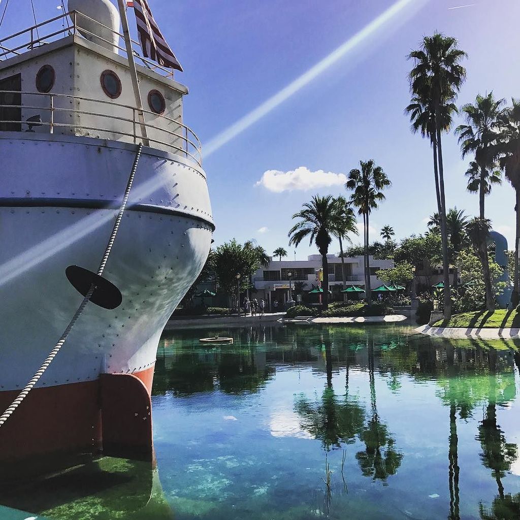BackToTheMouse's tweet photo. Sunny morning at Echo Lake #disney #waltdisneyworld #hollywoodstudios #echolske #minandbillsdocksidediner #backtot… https://t.co/awNyg7Znmp https://t.co/eMfOqwhOoP