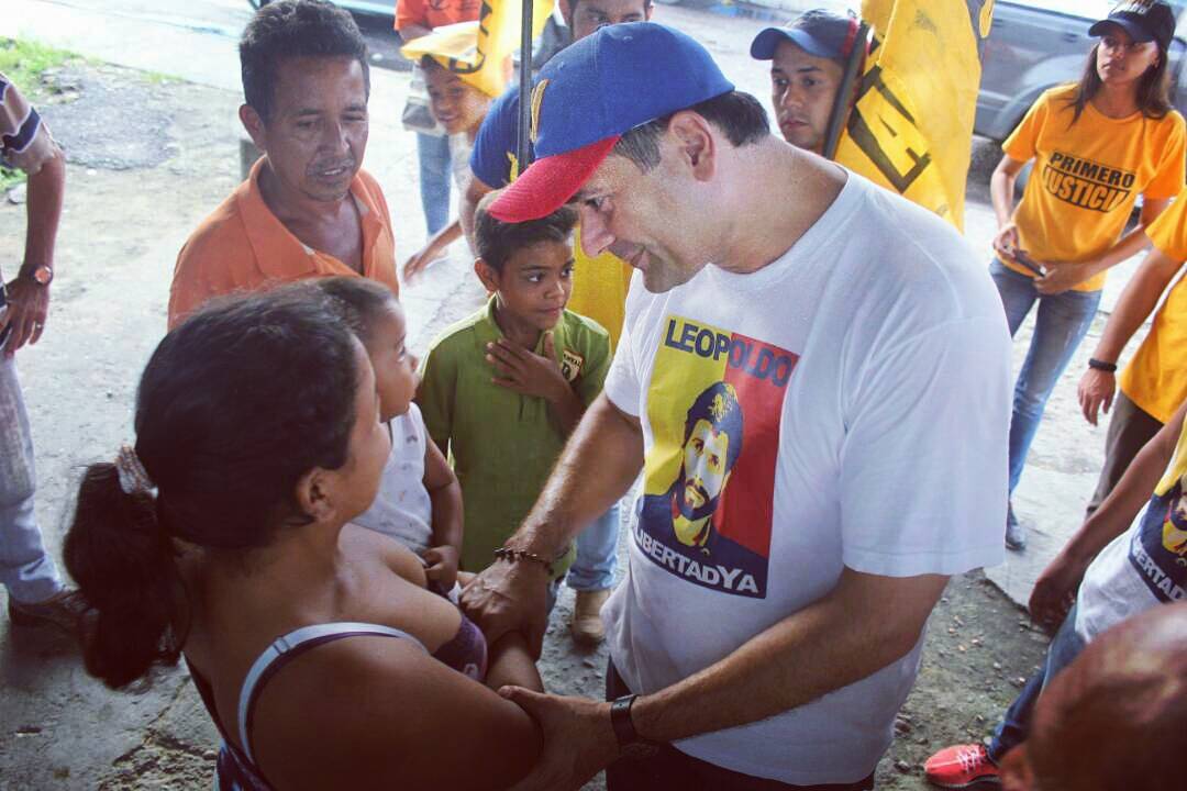 freddysuperlano's tweet photo. En #UNIDAD recorrimos la PQ. CorazónDeJesús #Barinas,continuamos visitando nuestro Estado con un mensaje d esperanza,pero sobre todo CAMBIO! https://t.co/vEDgZPDLjZ