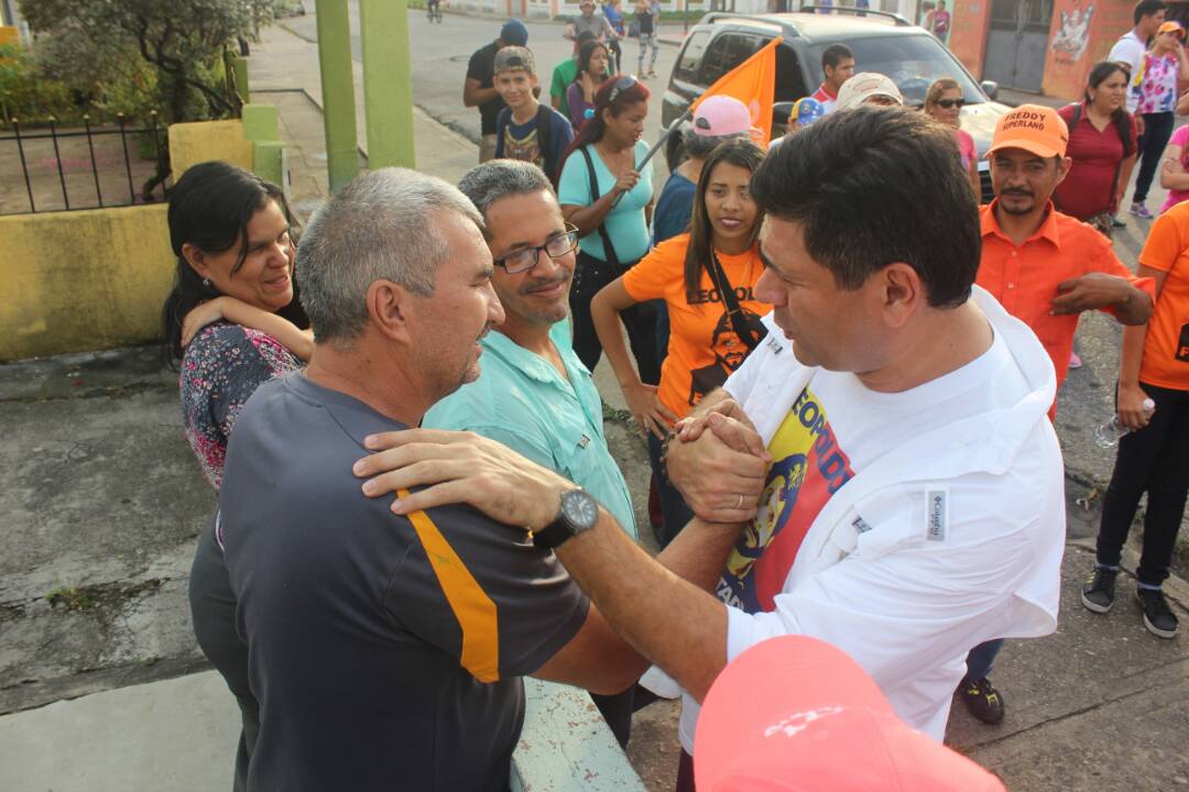 freddysuperlano's tweet photo. En #UNIDAD recorrimos la PQ. CorazónDeJesús #Barinas,continuamos visitando nuestro Estado con un mensaje d esperanza,pero sobre todo CAMBIO! https://t.co/vEDgZPDLjZ