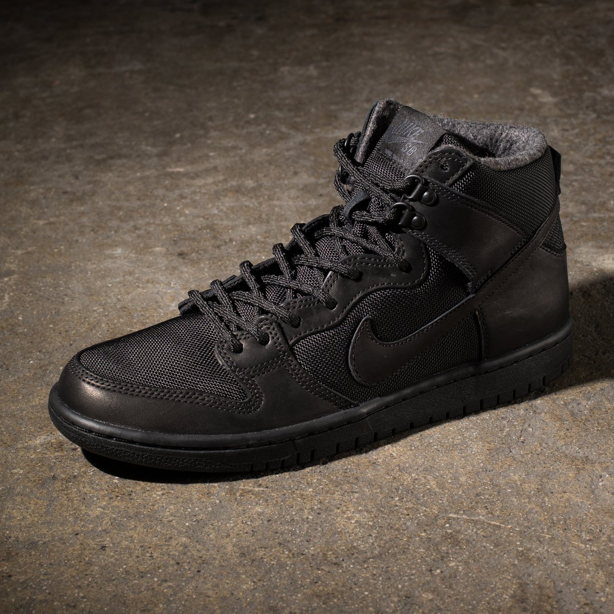 nike sb dunk high triple black