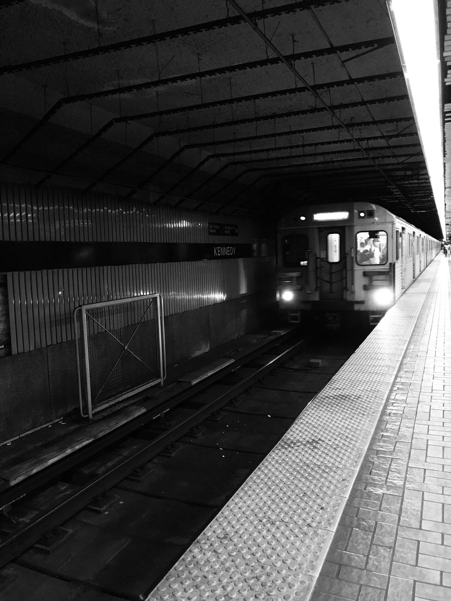 mochafrap's tweet photo. 🚇
#publictransportation #ttc #torontotransit #toronto #commute #lovetoronto #torontoisbeautiful #iphoneography #ShotOnAniPhone7Plus 📱 https://t.co/VgUxIvZaTV