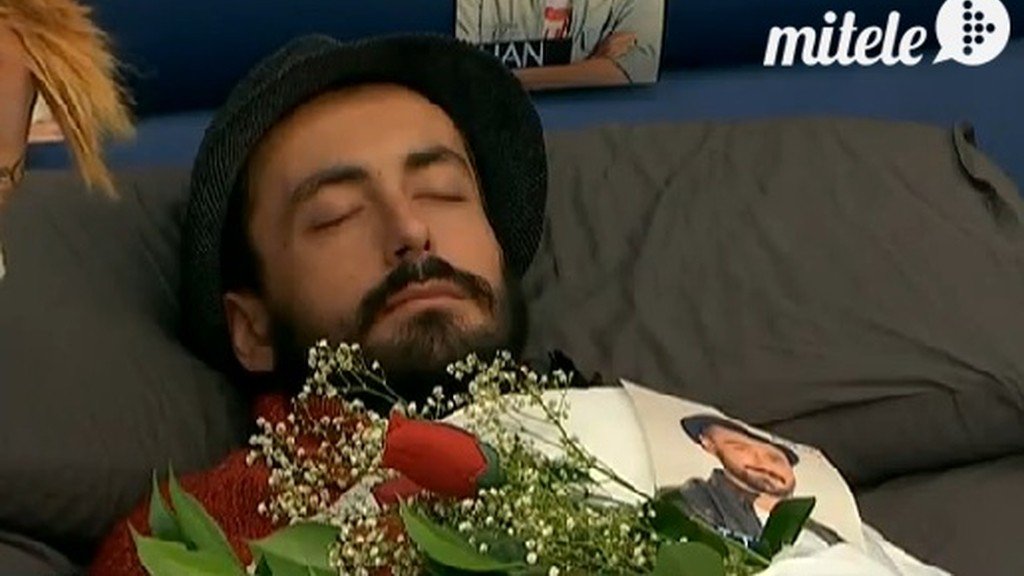 JoaaGH's tweet photo. Cuesta abajo y sin frenos #RIPGranHermano https://t.co/A0ZTkK1Vkg