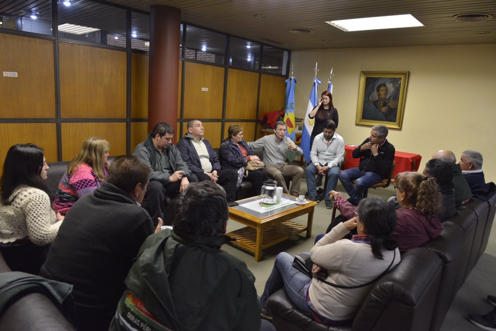 fernandogray's tweet photo. Estas recategorizaciones y ascensos al personal con mayor antigüedad, son posibles gracias al diálogo respetuoso de @MunicipioEE y #SOEMEE https://t.co/I0NMfjTpfP