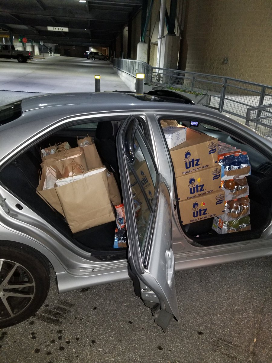 SuperFansPizza's tweet photo. Delivering til 3am! https://t.co/6r6WJfNmyf