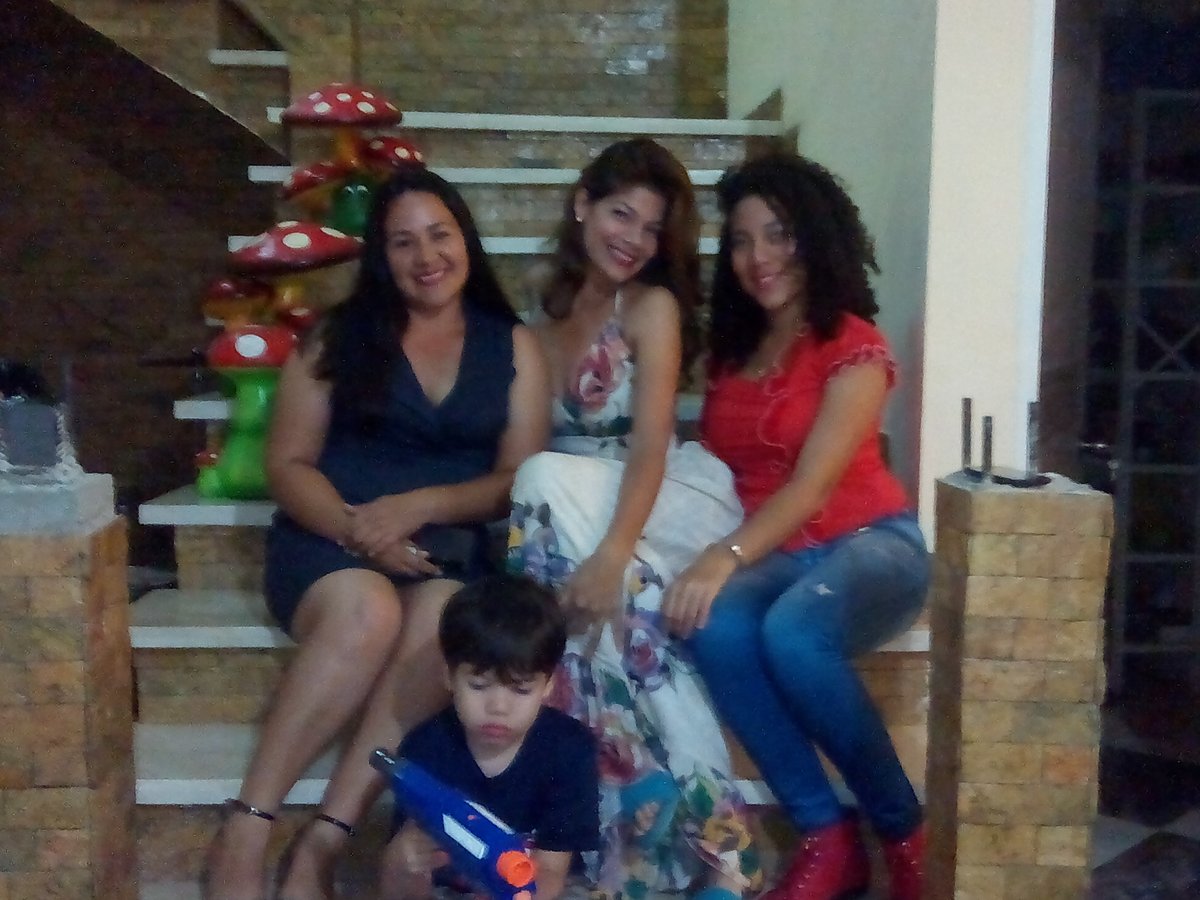 ROSALINDA tweet media