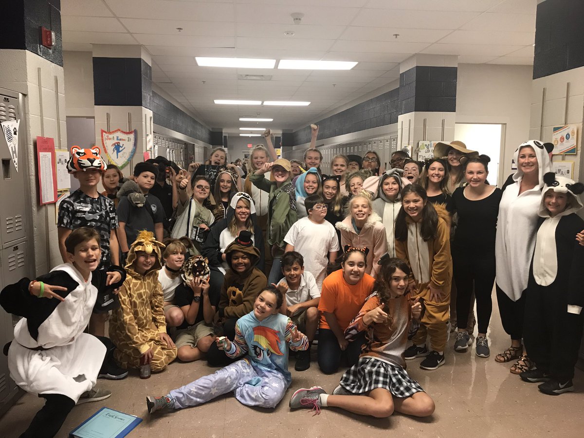 cwmcfarland4's tweet photo. So much fun and fellowship this week with our 6th graders for homecoming week! ❤️ @FRAHEADofMS @FRApanthers https://t.co/wyVhgUgHkQ