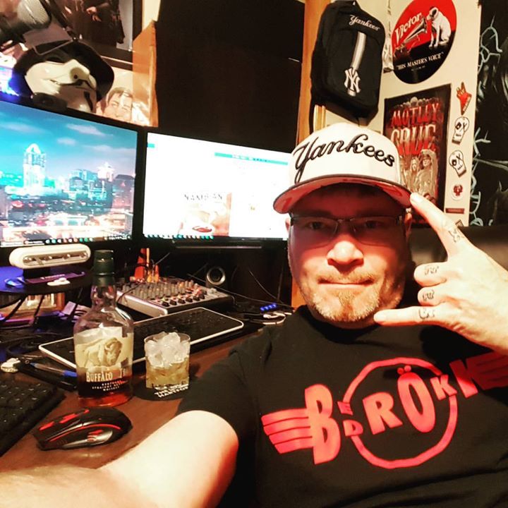 LADIES AND GENTLEMEN...MEET-----> <a href="/Shamas_Maximus/">Shamas I Maximus</a> What else can i say - THIS GUY ROKKS !!!