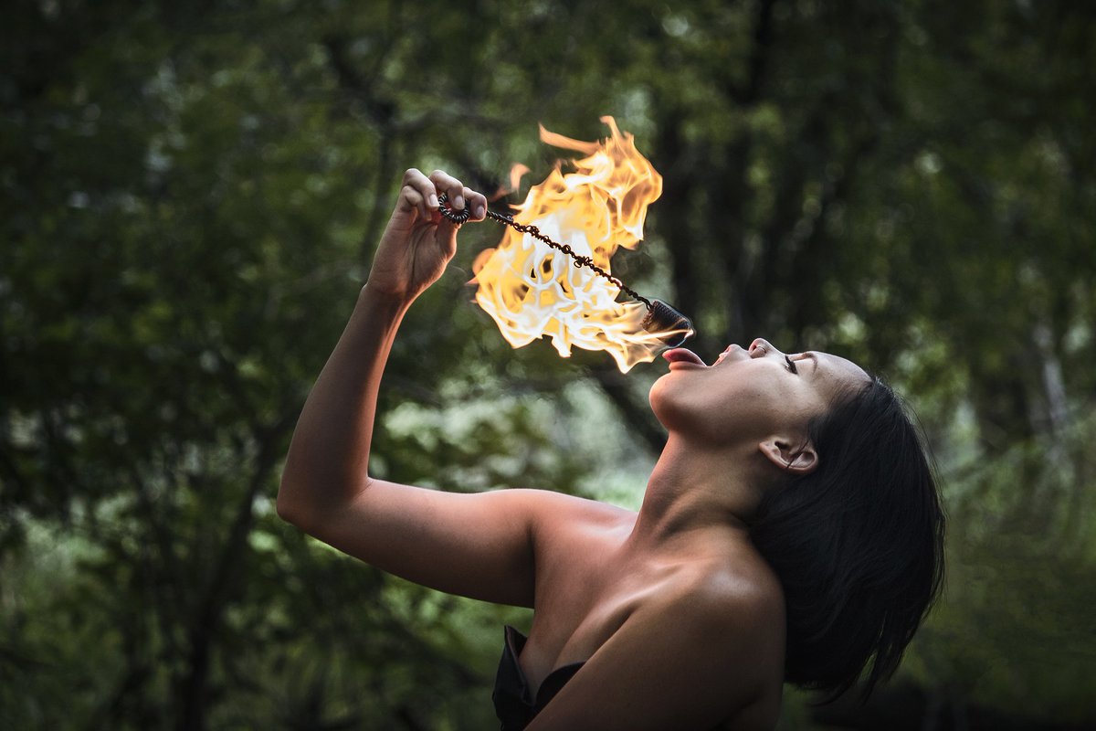MeghanY_Photo's tweet photo. Fire/flow Performer #photography #PhotographyIsArt #fire #flowperformer #portraitphotography #portraiture #colorphotography #portraits https://t.co/TtRdojjwuW