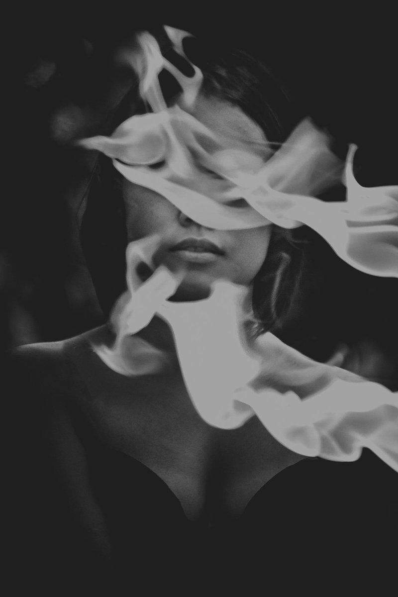 MeghanY_Photo's tweet photo. #photography #PhotographyIsArt #fire #flowperformer #portraitphotography #portraiture #fineartphotography #blackandwhitephotography https://t.co/kuyaHUS0Ro