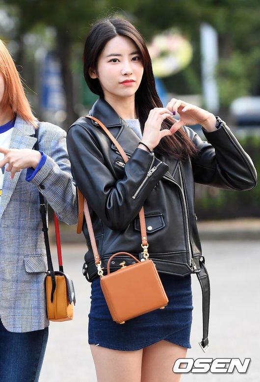 everydaykpop1's tweet photo. รูปของสาวๆ #DIA ยูนิต #BCHCS 💍 ในเช้าวันนี้🔽
[PRESS 📷] 170922 DIA 💍 BCHCS on the way to KBS Music Bank rehearsal (4) https://t.co/4ugwkU2i1H