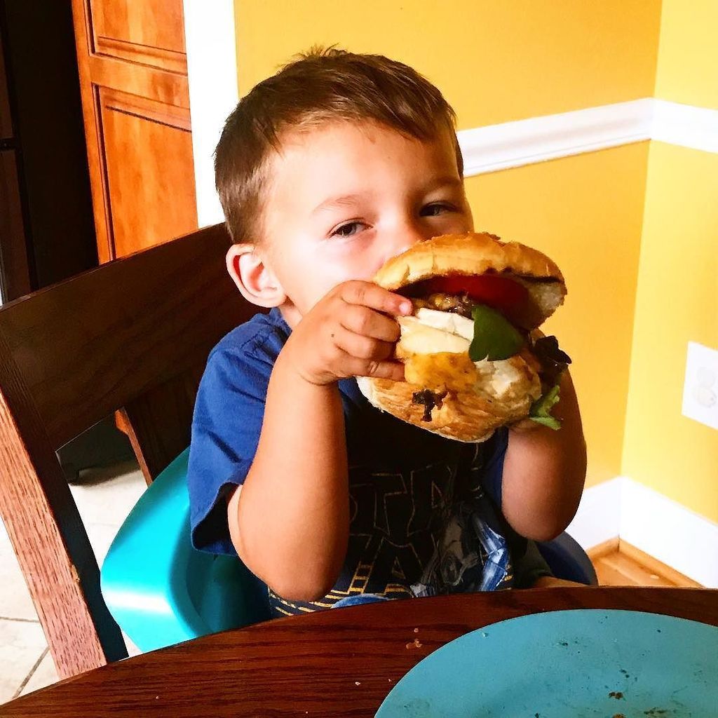 TrueMadeFoods's tweet photo. I ❤️🍔and True Made Ketchup 🍅🇺🇸!!! Nothing better than a #cheeseburger and #ketchup! #burgergram #TMFKids.
.
#True… https://t.co/cv2O6OfaVU https://t.co/FhC29gH36i