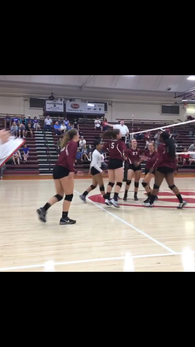 shsdogs_vball's tweet photo. Bulldogs get the win over the Mounties!  That wraps up first round of conference play. https://t.co/slQG4UyX7r