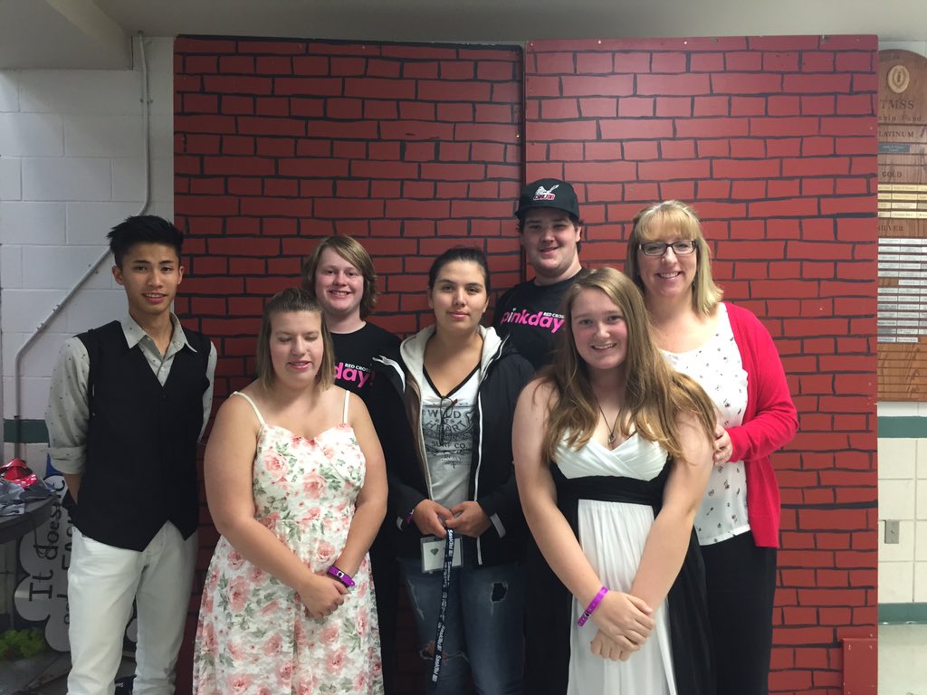 PACarlton's tweet photo. Getting ready for the banquet at #sslc2017! Lots of ldrshp learning today! Ready to dance, dance, dance! #CarltonSLC https://t.co/B168QPSF0J