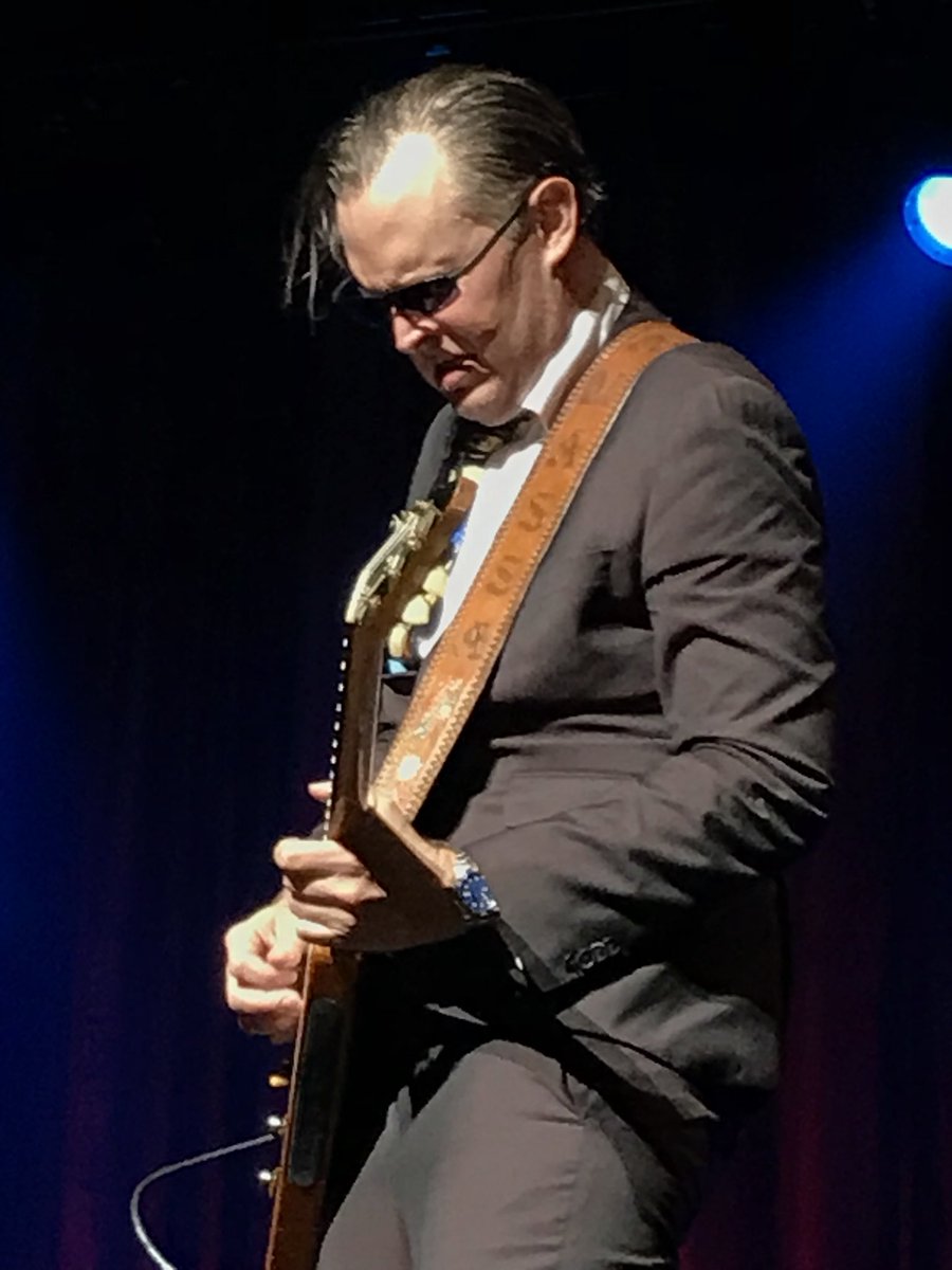 levityball's tweet image. Levity at Joe Bonamassa!