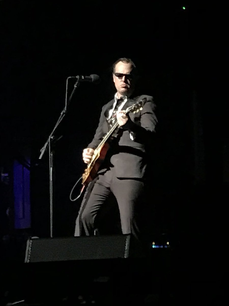 levityball's tweet image. Levity at Joe Bonamassa!