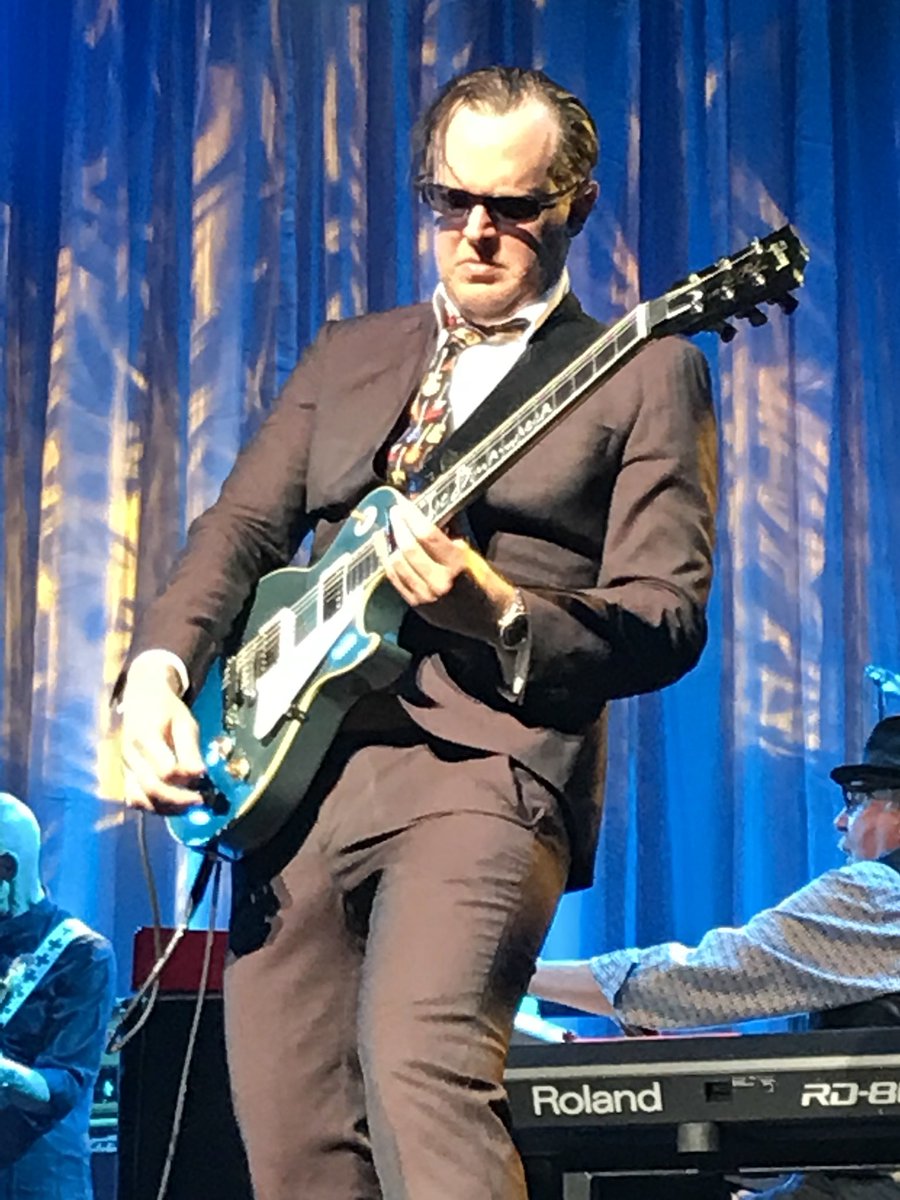 levityball's tweet image. Levity at Joe Bonamassa!