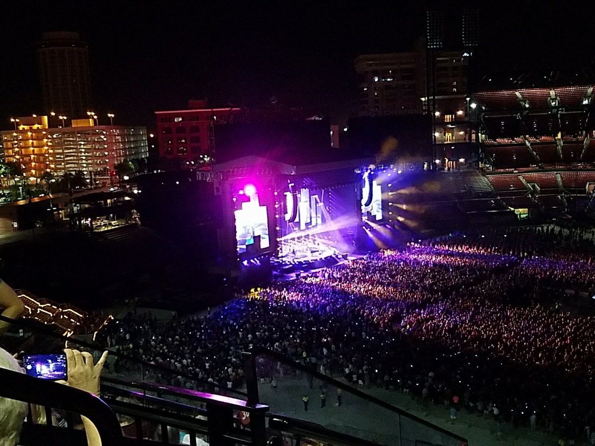 schweba's tweet image. Kris &amp;amp; I rocking @ Billy Joel