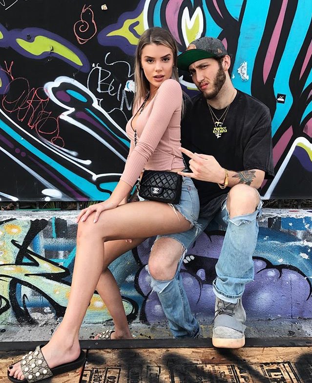 𝙸 𝚋𝚛𝚘𝚔𝚎 𝚊 𝚖𝚒𝚕𝚕𝚒𝚘𝚗 𝚑𝚎𝚊𝚛𝚝𝚜. 
𝙹𝚞𝚜𝚝 𝚏𝚘𝚛 𝚑𝚒𝚖.💕