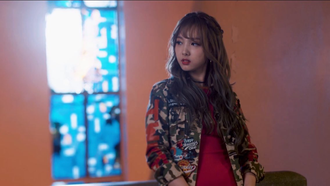 Twice sana i can't stop me. Твайс cry for me. Чэён из twice из cry for me. Jihyo and sana. Twice.