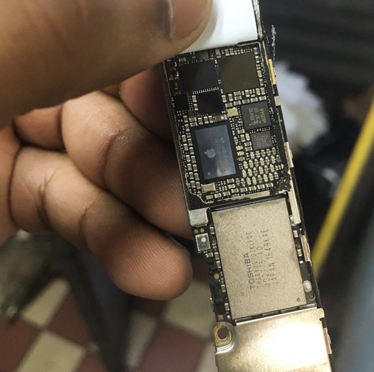 fixspotsydney's tweet photo. Touch IC  repair ... #apple #applerepair #mainboardrepair #fixspot  #melbournephonerepair https://t.co/fw4t2Wcbfi