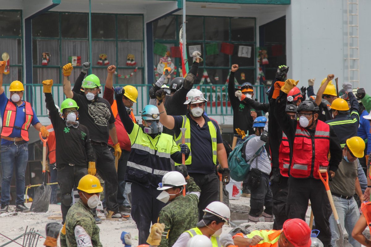 Milenio's tweet photo. ¿Qué ESPECIALISTAS se necesitan para ayudar tras el #sismo en la #CdMx? 👉https://t.co/WQUXZJ2Fg3  #FuerzaMéxico #RescatePrimero https://t.co/ZBqPjJCIWe