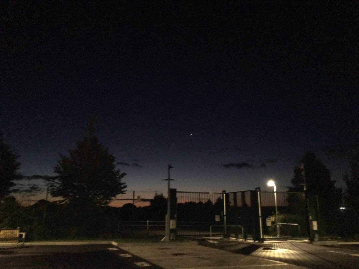 jesstickles1981's tweet photo. Early mornings may feel the middle of the night with my job, but watching dawn break is just beautiful. #tangmere #dawn #singlestar/planet https://t.co/l24CJpZmTG