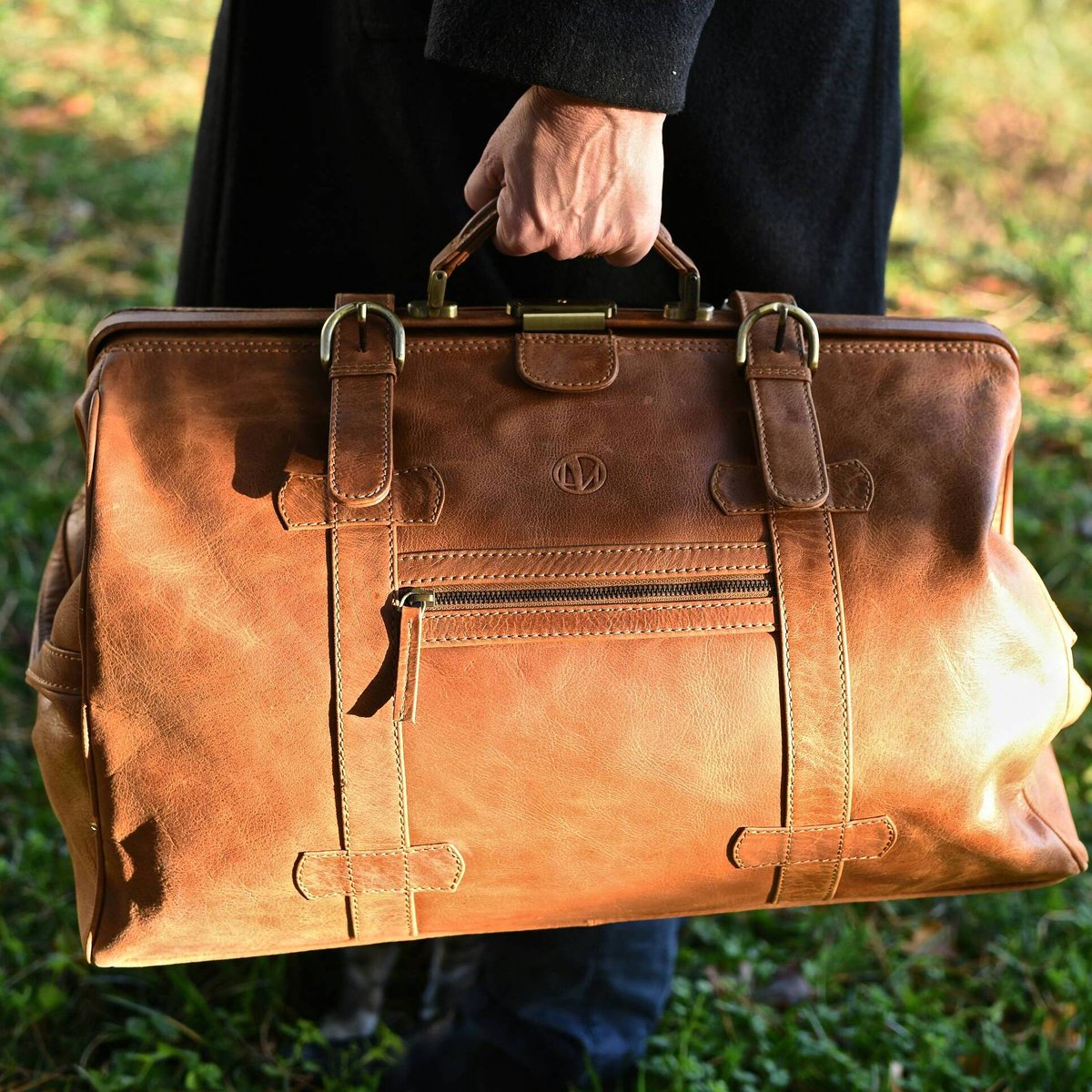 MarcheMade's tweet image. Weekend away? The Valentino 'vintage' case is a just the job! #handmade #italian #leather #bags frommarche.com