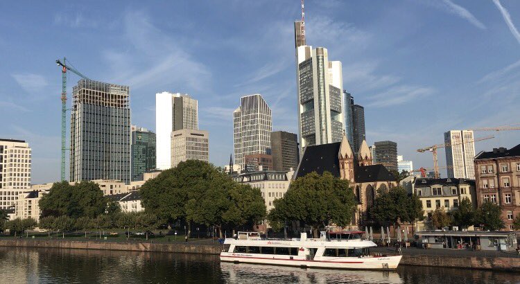 Guten Morgen, #Frankfurt! Auf ein super sonniges Herbstwochenende! 🍁🍂🌞 https://t.co/2DvUxwMEf8