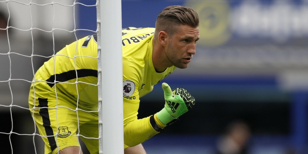 This man turns 35 today! Happy Birthday Maarten Stekelenburg (  
