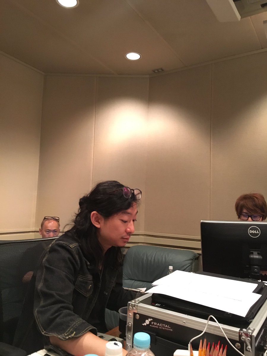 8ch_piano's tweet photo. 本日は高橋優レコーディング！早速みんなでバシッと熱い演奏出た〜☆それにしても、池ツボ監督はなんでメガネを額にかけるんやろう…(　ﾟдﾟ)と思ってたら後ろにいる、ワーナーミュージック・ジャパン320さんもやってたという…流行ってるんですか？
#ツボ氏
#320 https://t.co/y522Eee2n2