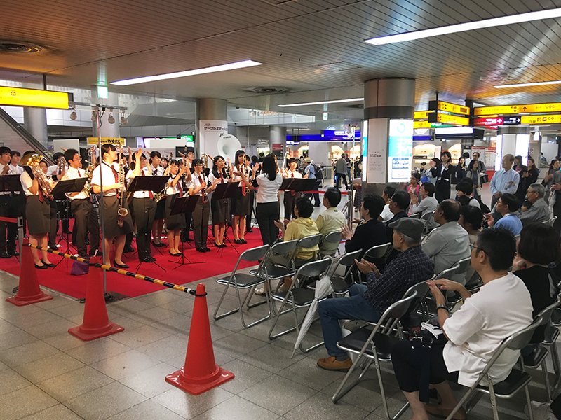 同志社大学 On Twitter サークルステーションin三条を開催 同志社大学 京阪電鉄の連携イベントが京阪三条駅で開催されました 同志社グリークラブや吹奏楽 マンドリンクラブによる発表のほか 鉄道同好会の運転体験ブースが大盛況でした