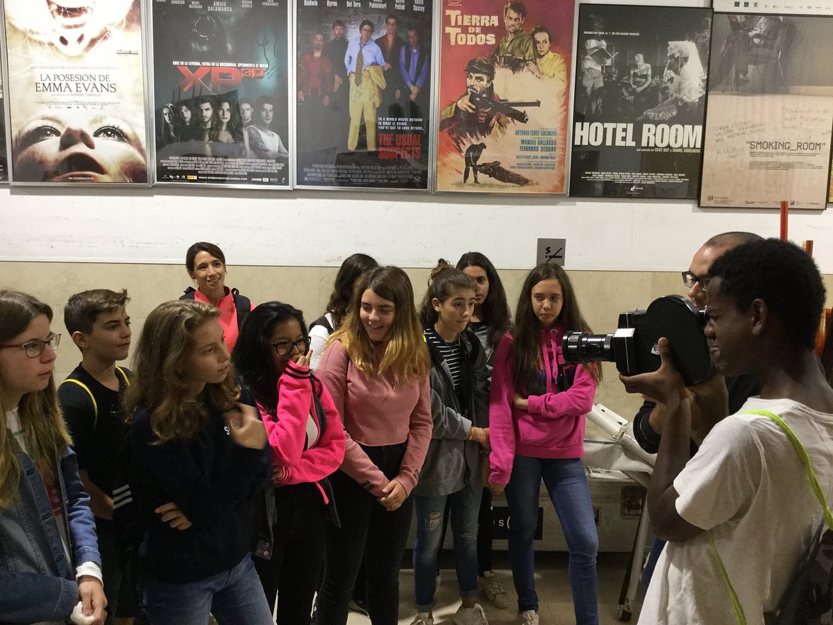ielesvinyes's tweet photo. Anem a @escac per aprendre dels millors i encetar el nostre projecte: elaborar un curtmetratge original de ficció. #ProjectesAmbits https://t.co/zMo1ZJvFOf