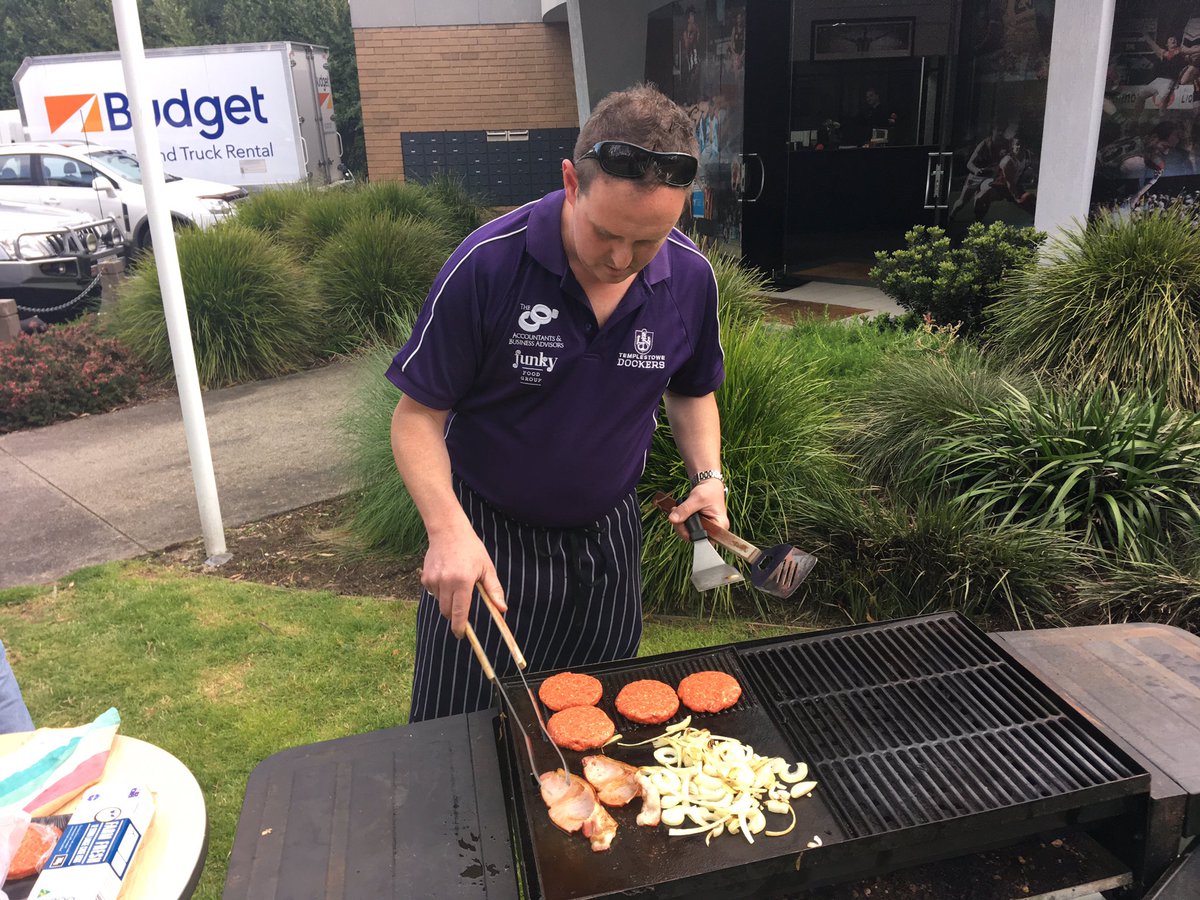 The finished <a href="/ParkOrchardsFC/">Park Orchards FNC</a> burger and now <a href="/TemplestoweFC/">Templestowe Football</a> underway.