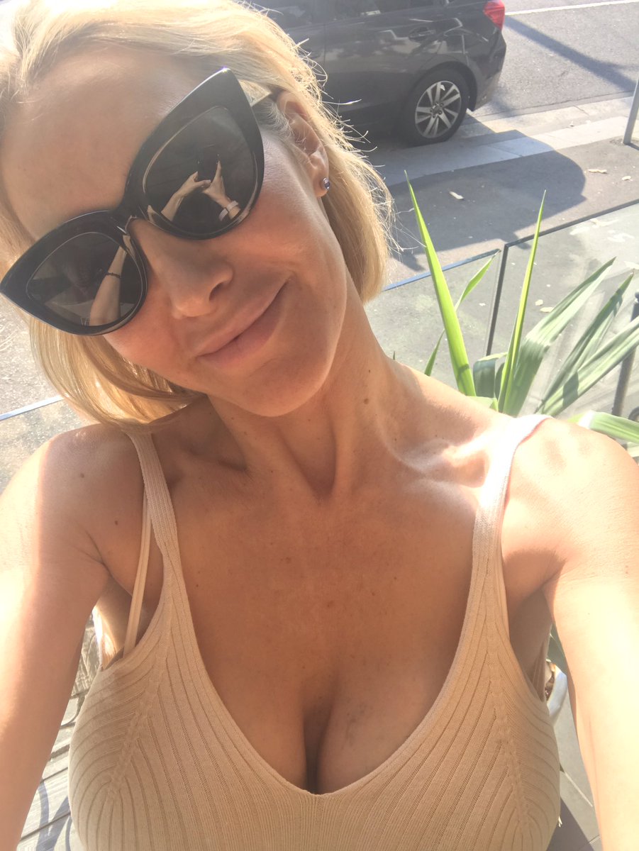 amanda__goff's tweet photo. It's going to be a beautiful weekend! Enjoy the sun Sydney folk! 😎 https://t.co/MNqJKjGjT4