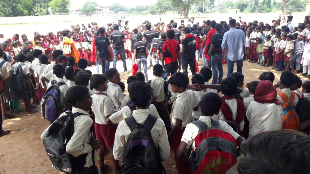 MoiraDawa's tweet photo. CUJ students performed skit 'Pushpa ki Abhilasha' to #endchildmarriage. Part of #UNICEF on Campus Knowledge Initiative #Ranchi #WeTheFuture https://t.co/ZkYqXjhfQ9