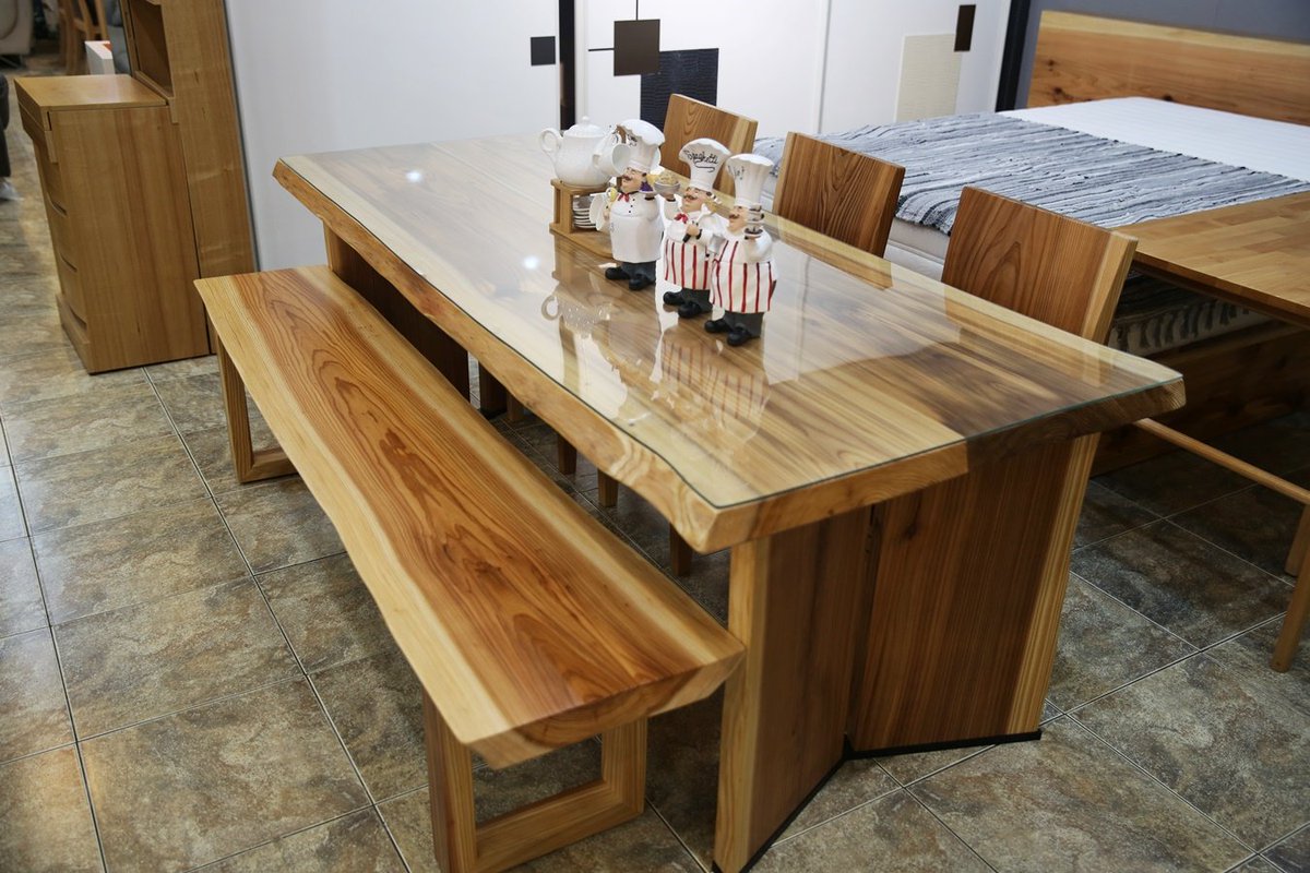 원목식탁 넘이쁘죠?
네츄럴한 제품 찾았는데 요거 
넘나 맘에 드네요.
마석가구단지 아피나예요^^