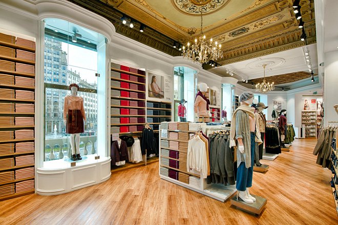 fashionsnap's tweet photo. ユニクロが競合ZARAのホーム・スペインに初の店舗を出店
https://t.co/8EQ3JsDrcc #ユニクロ #スペイン https://t.co/iLhi4zEo5F