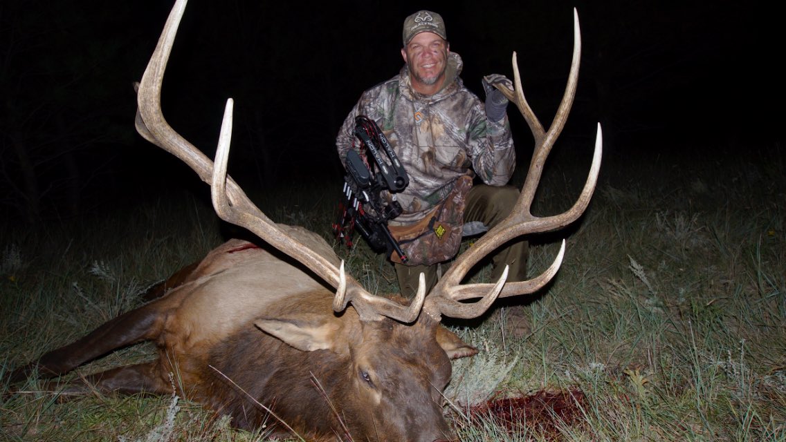 Chipper Jones on X: Thank u New Mexico! First bull ever. Hunt to remember.  @mlbhunter @Mathews_Archery @ScentLokTech @bloodsportgear @Realtree  @tenzingoutdoors  / X