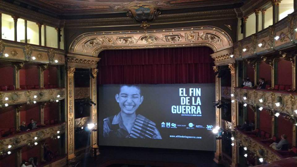 Cine_Colombia's tweet photo. Esta noche el Teatro Colón le abre las puertas a la premier de #ElFinDeLaGuerra. 
Un relato íntimo al fin del conflicto armado en Colombia. https://t.co/pu20fwxb9p