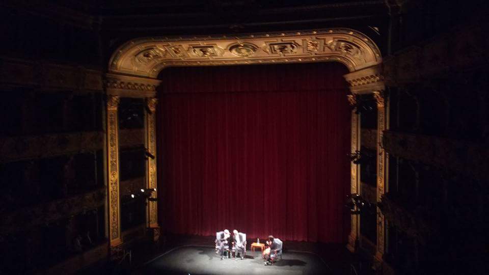 Cine_Colombia's tweet photo. Esta noche el Teatro Colón le abre las puertas a la premier de #ElFinDeLaGuerra. 
Un relato íntimo al fin del conflicto armado en Colombia. https://t.co/pu20fwxb9p