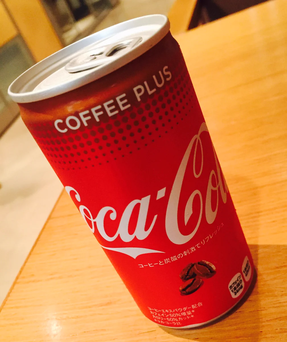 待って結局どっちなのwwコカコーラのロゴ入りのコーヒーがとっても斬新ww