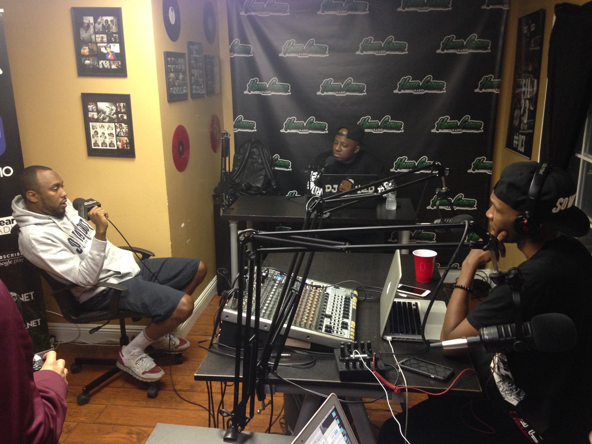 HomeGrownRadio's tweet photo. .@POLY3ST3R @djhed & @iAMChuckDizzle on relationships! Tune in now! ๐ https://t.co/MZRn9GYaih #HGRLIVE https://t.co/kiIiFO8TRV