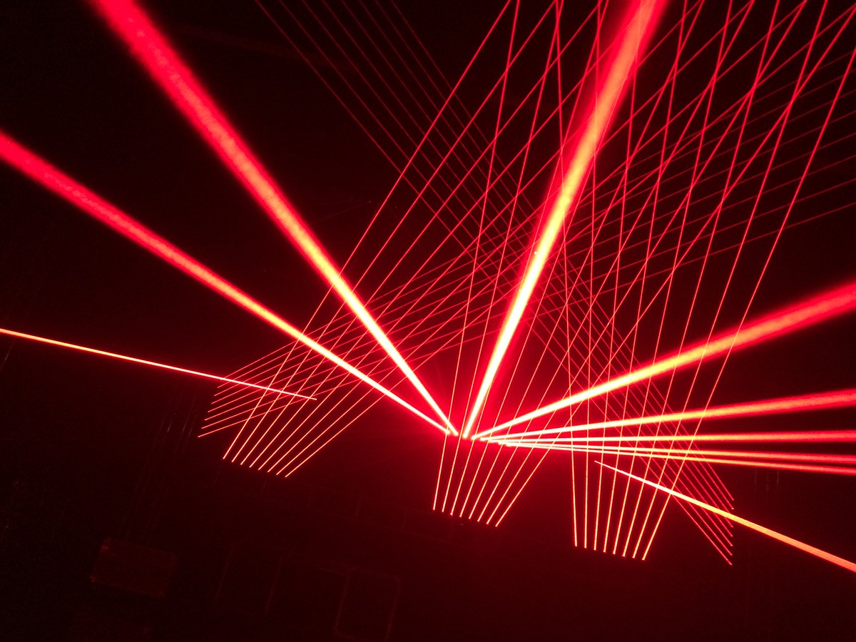 520Laser_Japan's tweet photo. Red beam bar😎😎
#520laser
#laser_light https://t.co/0hCFjNdWp5
