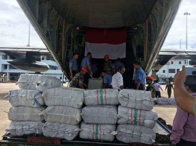 Metro_TV's tweet photo. 8 Truk Myanmar Angkut Bantuan Indonesia ke Rakhine https://t.co/Lg6PjTTuLm https://t.co/z5ZxY1Mcv1